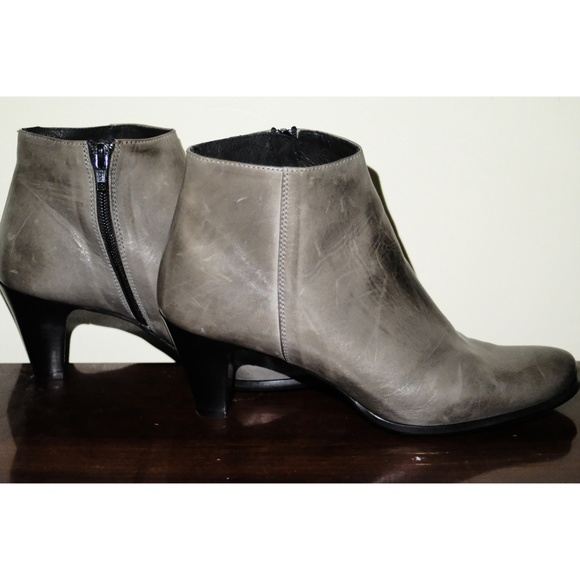 Kampgen Handmade Pointed Toe Ankle Boot - Picture 4 of 5
